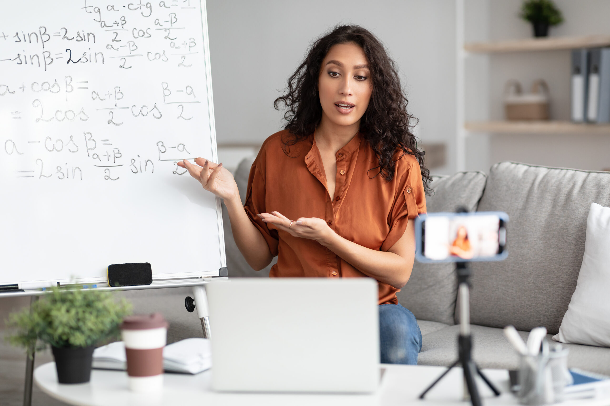 Woman Infront of a whiteboard teaching virtual training